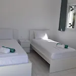 Black & White Apartamento Divarata
