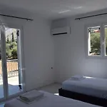 Apartment Black & White Divarata
