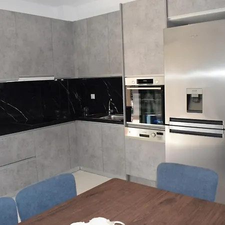 Apartment Black & White Divarata