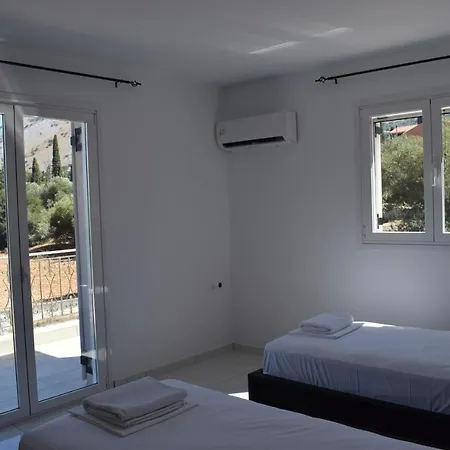 Apartment Black & White Divarata