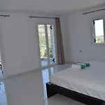Apartman Black & White