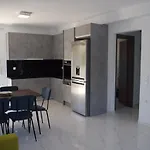 Apartman Black & White *